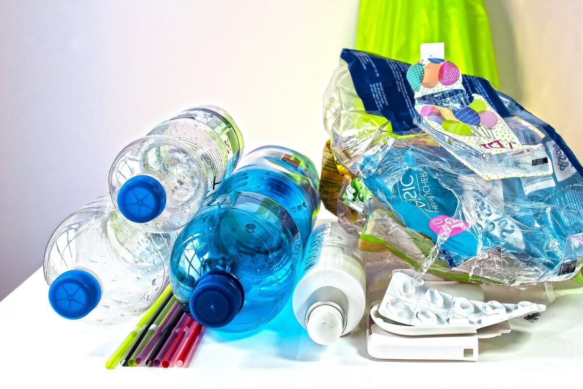Materiais recicláveis separados para a coleta seletiva